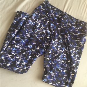 Demi Lovato Fabletics cropped blue pant